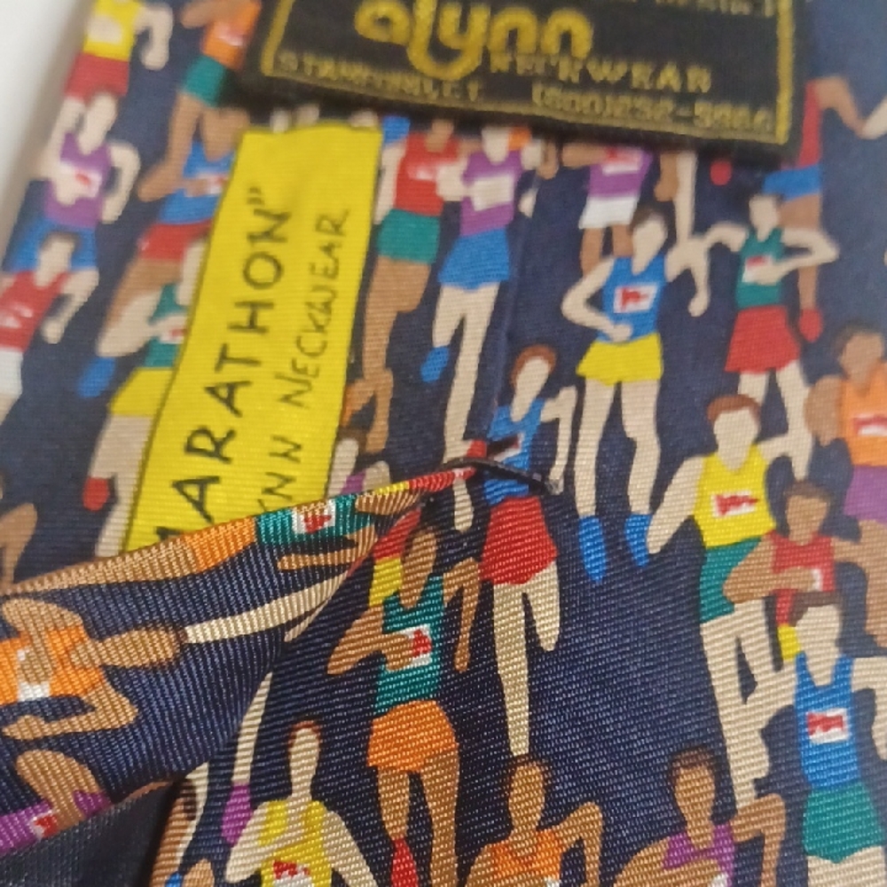 Colorful Runner Pattern Tie - Picture 5 of 12